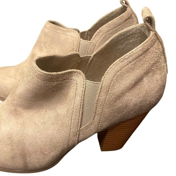 Torrid Tan Faux Suede Heeled Booties Size 10W Low Dip Ankle Boots Style L8333-02 - Picture 5 of 7